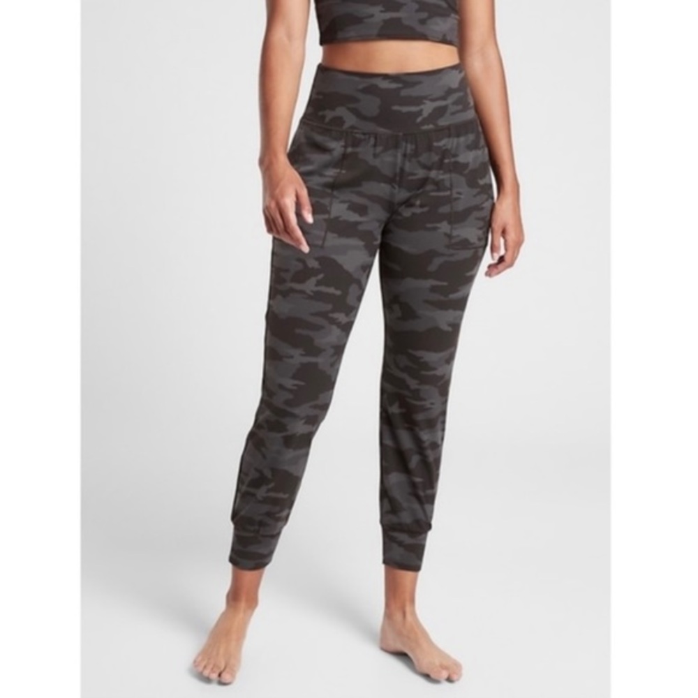 Athleta Salutation Black Camo Jogger Pants - Picture 1 of 10